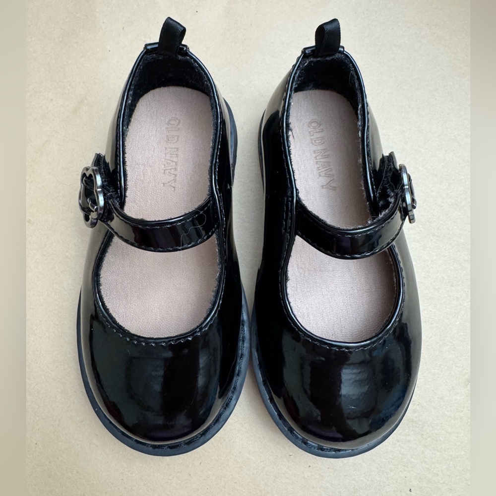 EXCELLENT USED CONDITION! Old Navy Glossy Black Mary Jane Dress Shoes